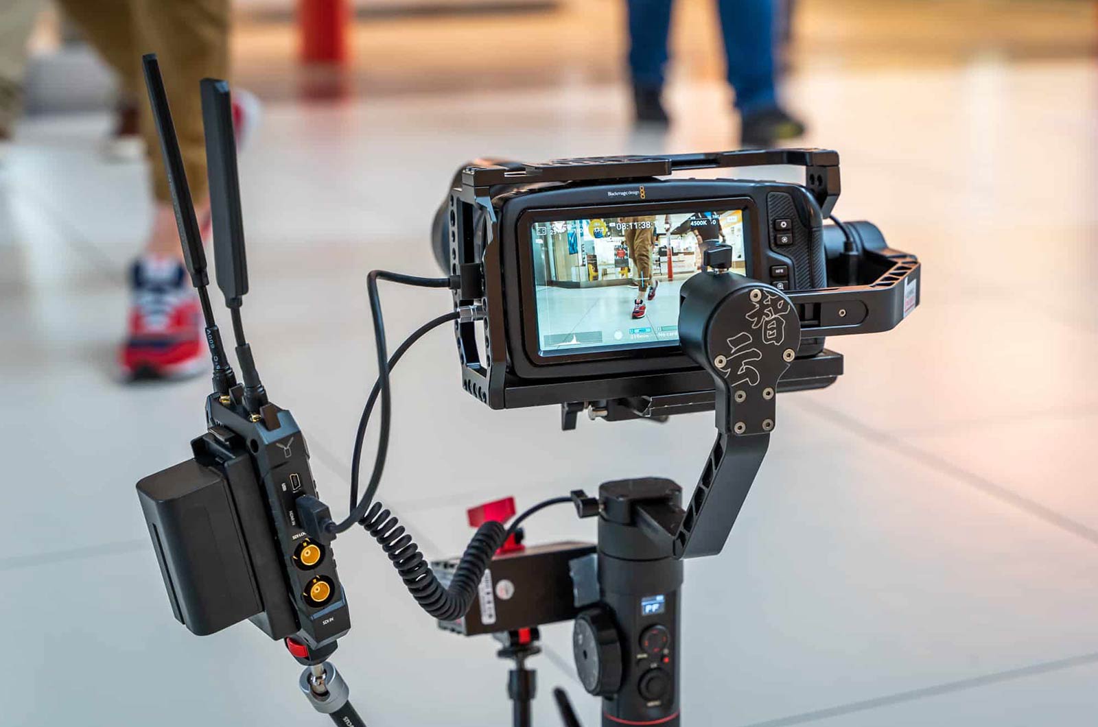 Ile trwa montaż filmu reklamowego? Co wpływa na czas realizacji?